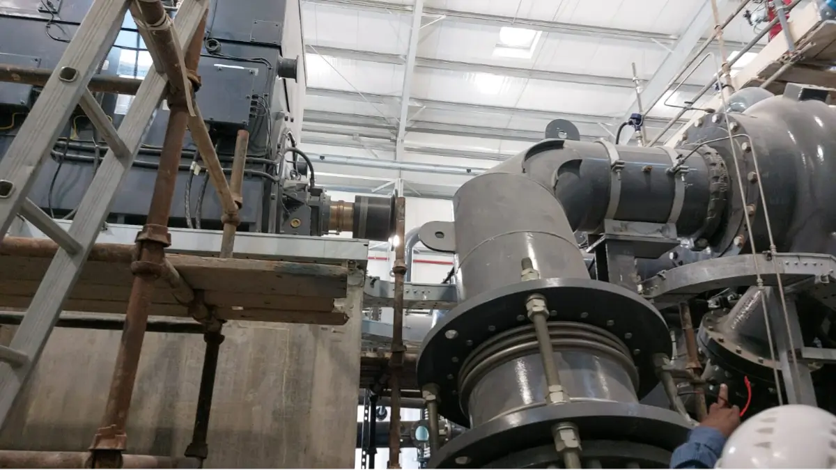 laser shaft alignment of 14-ton motor and compressor during new installation at abu dhabi gas plant