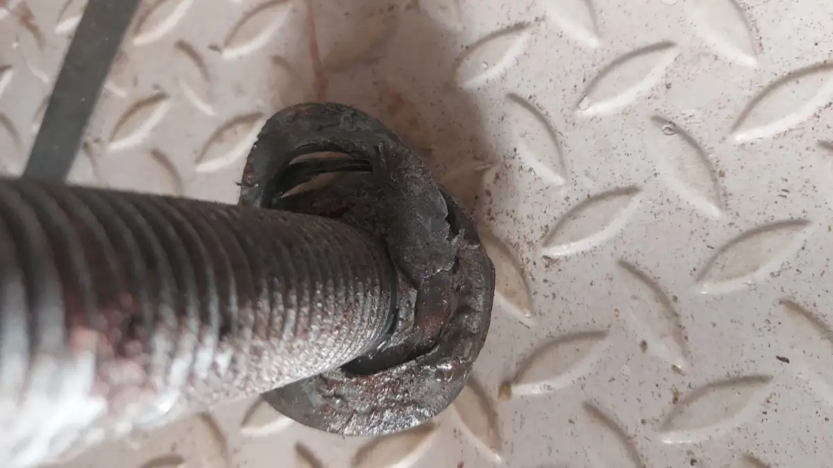 Deformed washer at the motor mounting bolt contributing to soft foot during alignment